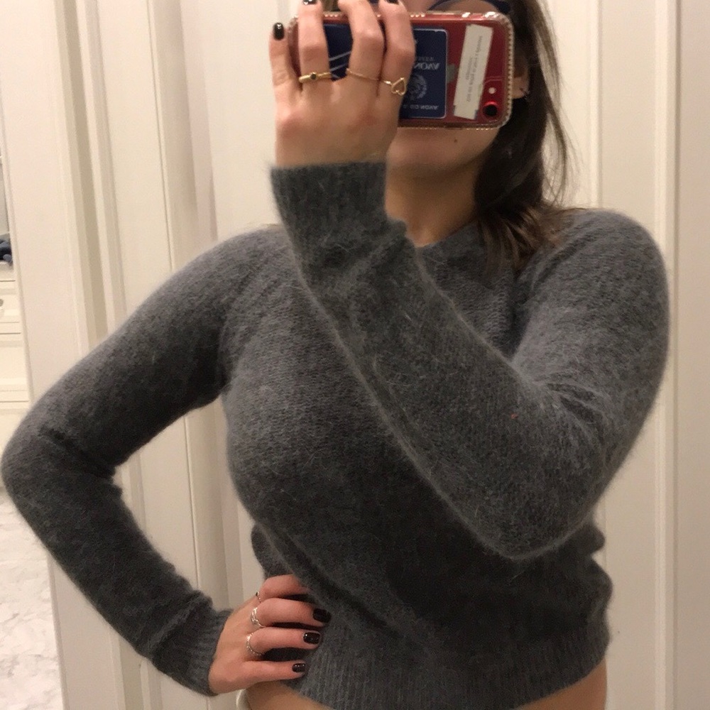 gray aritzia sweater